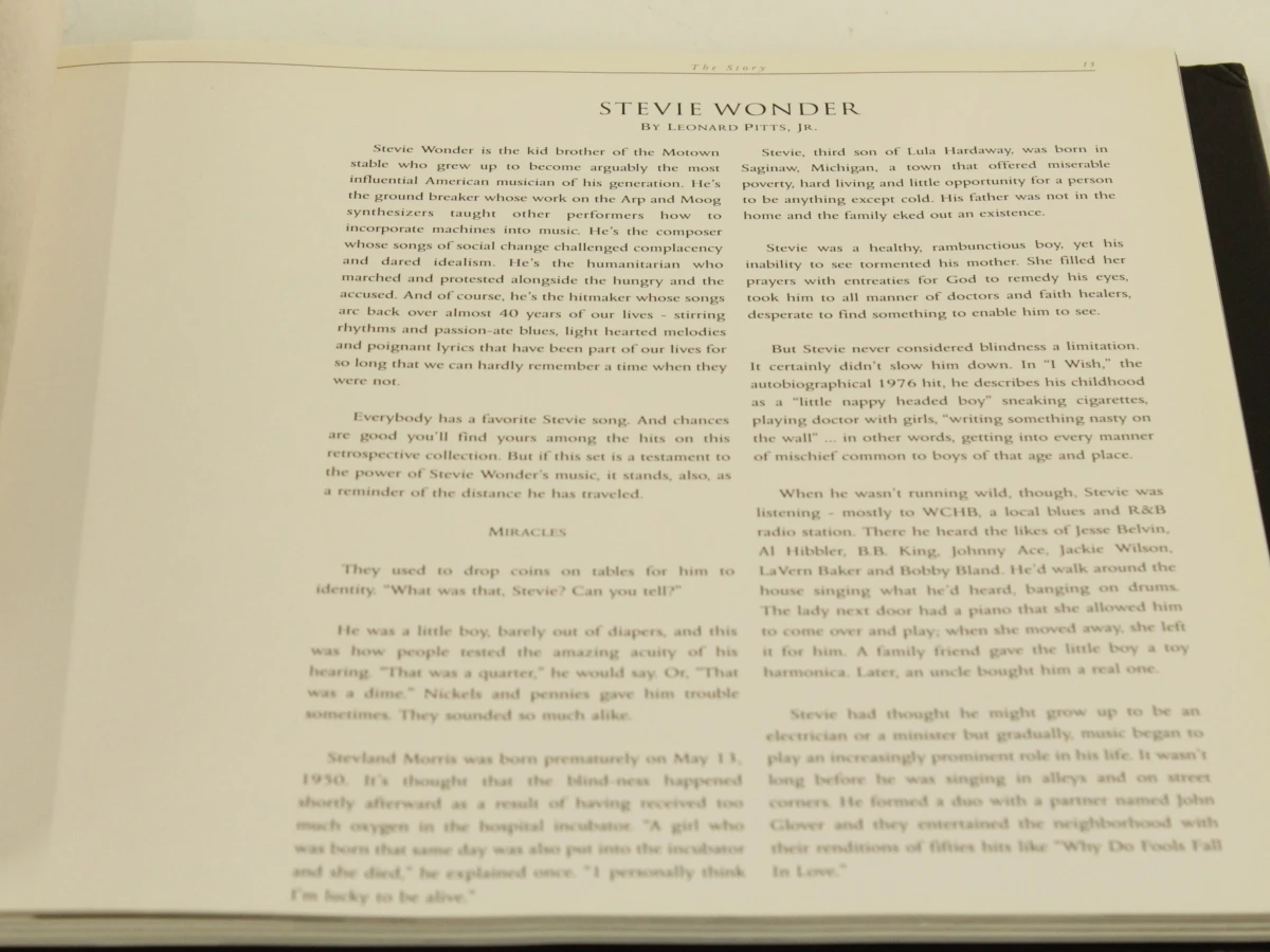Stevie Wonder: At the Close of a century compilation Produced by Harry Weinger  Executive producers: Stevie Wonder and Kedar Massenburg- Ear Books - foto 4
