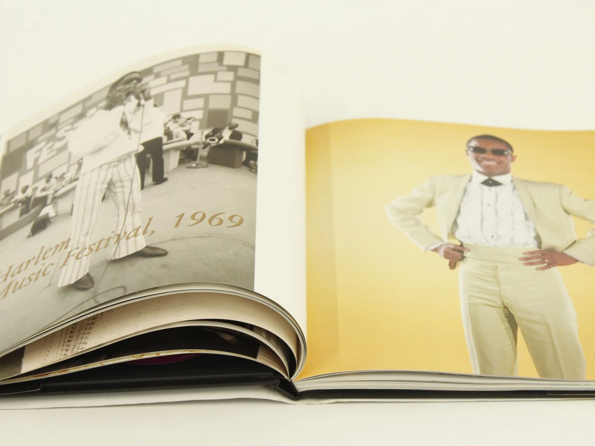Stevie Wonder: At the Close of a century compilation Produced by Harry Weinger  Executive producers: Stevie Wonder and Kedar Massenburg- Ear Books - foto 5