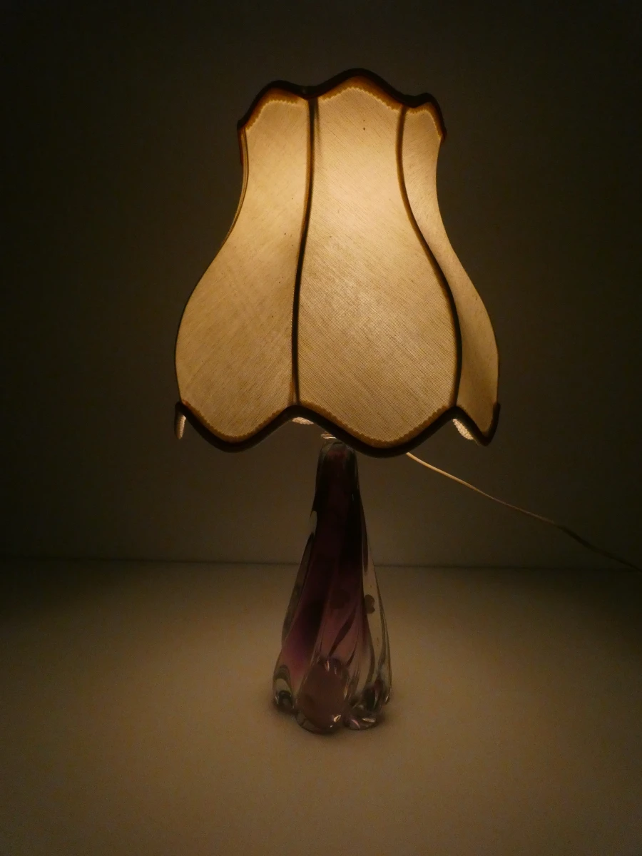 Decoratieve tafellamp met paarse glazen voet – Val Saint-Lambert - foto 14