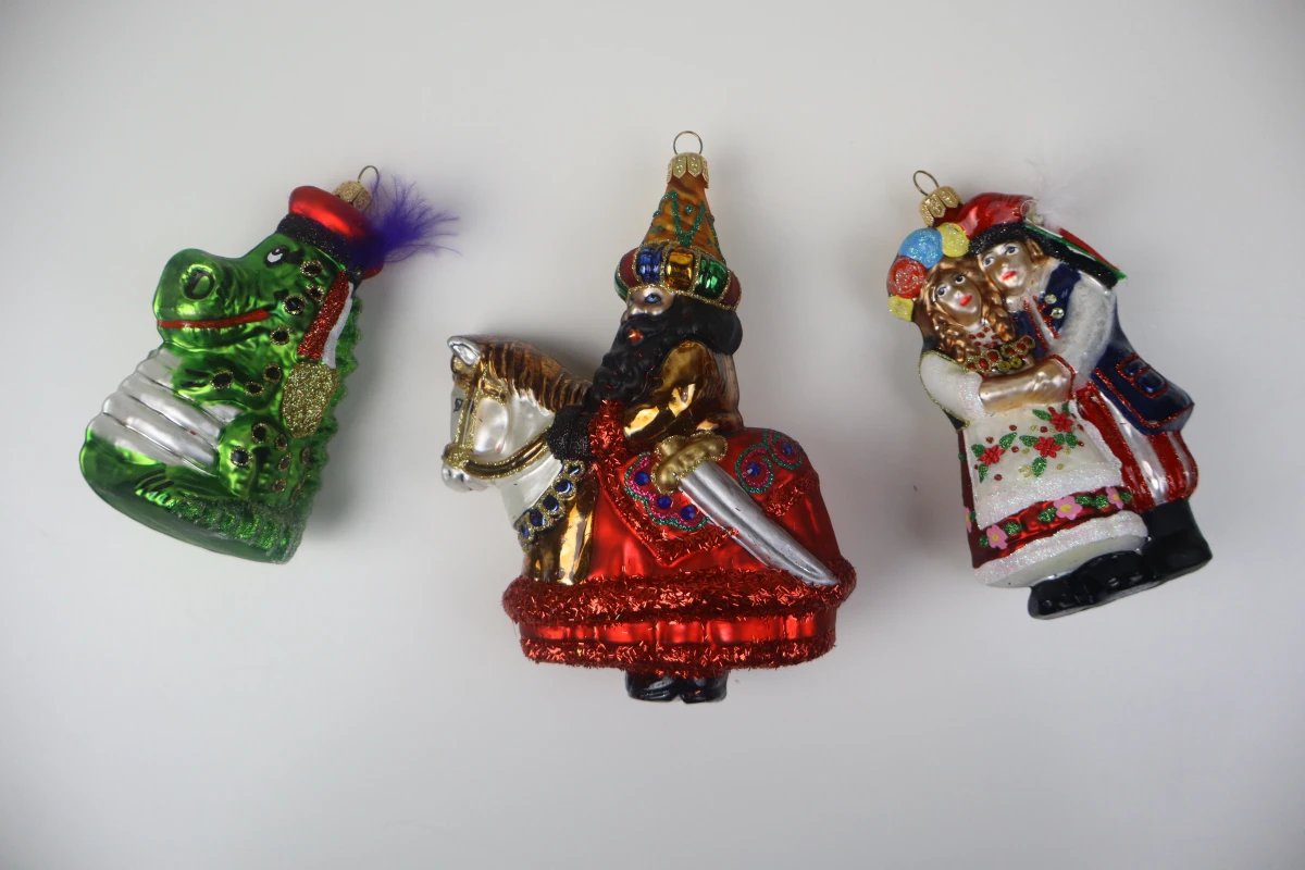 Kerstornamenten (draak, ruiterfiguur en gekleed paar) - foto 8