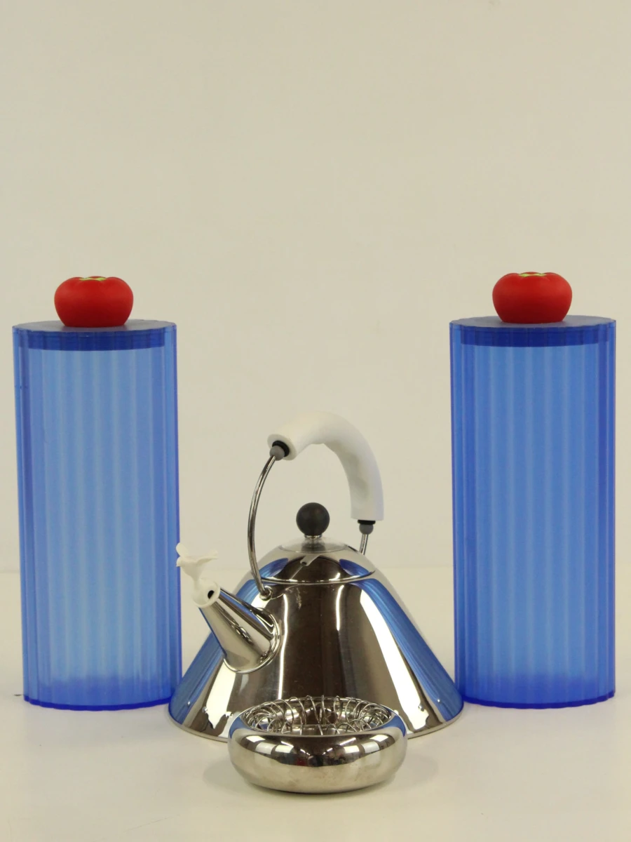 Lot van 4 designobjecten van Alessi – fluitketel, asbak en 2 spaghetti opbergdozen - foto 2