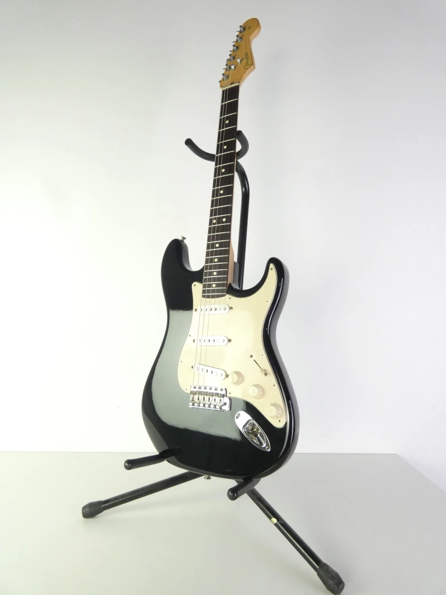 Fender American Standard Stratocaster (USA, 2003) – Black – Echte Player's Guitar! - foto 2