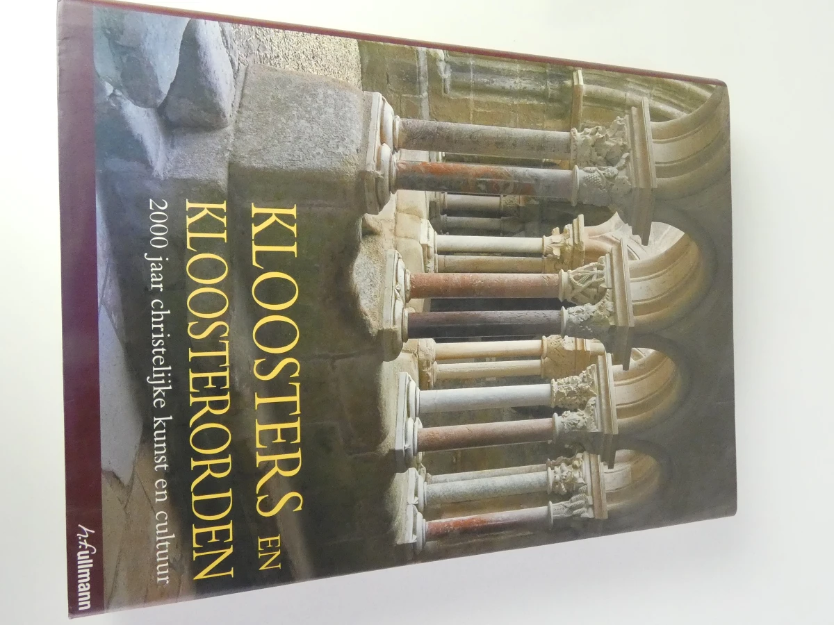 Boek Kloosters en Kloosterorden met religieuze kettingen en rozenkransen - foto 29