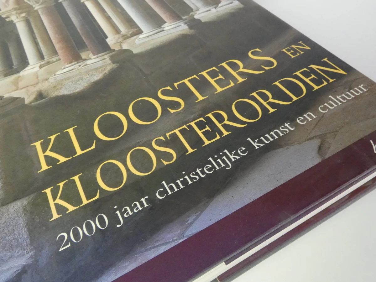 Boek Kloosters en Kloosterorden met religieuze kettingen en rozenkransen - foto 30