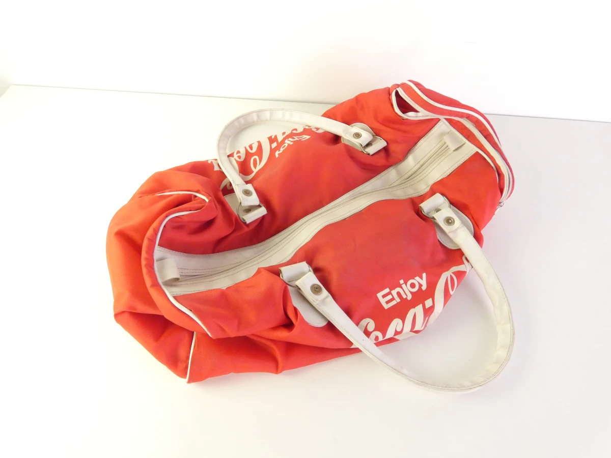 Rode Coca-Cola sporttas met witte accenten - foto 2
