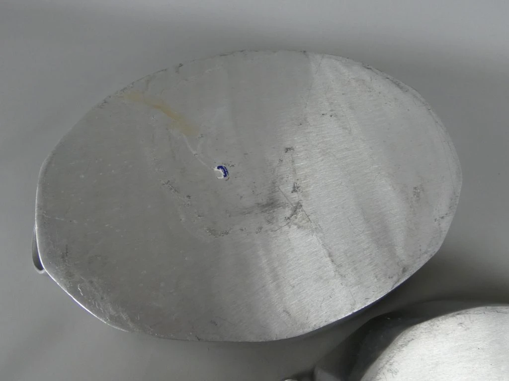 Set van 2 metalen serveerschalen met handvatten - foto 5