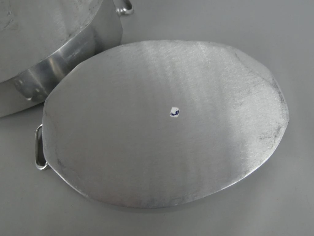 Set van 2 metalen serveerschalen met handvatten - foto 4