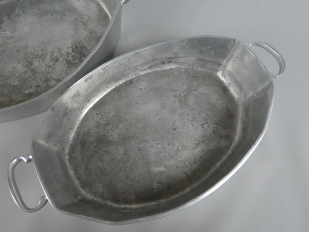 Set van 2 metalen serveerschalen met handvatten - foto 2