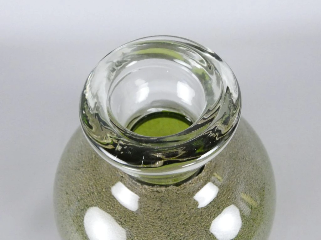Groene glazen bolvaas met bubbels en brede rand - foto 2