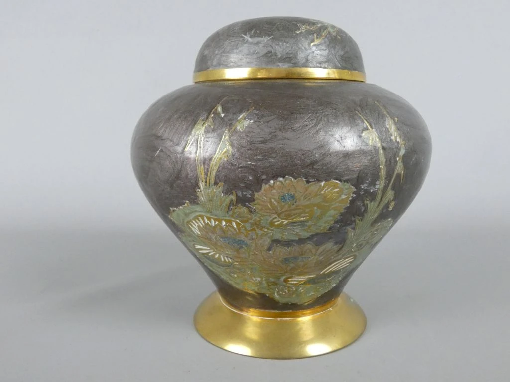 Decoratieve metalen pot met deksel en bloemmotief - foto 3