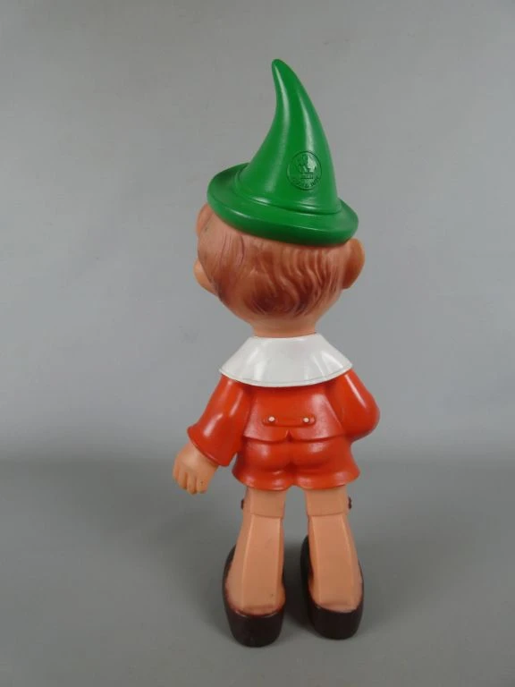 Vintage plastic beeldje van een jongen met groene hoed - foto 3
