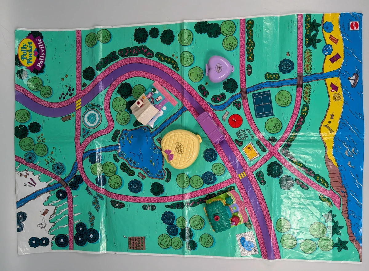 Polly Pocket Pollyville speelset met accessoires en speelmat - foto 5