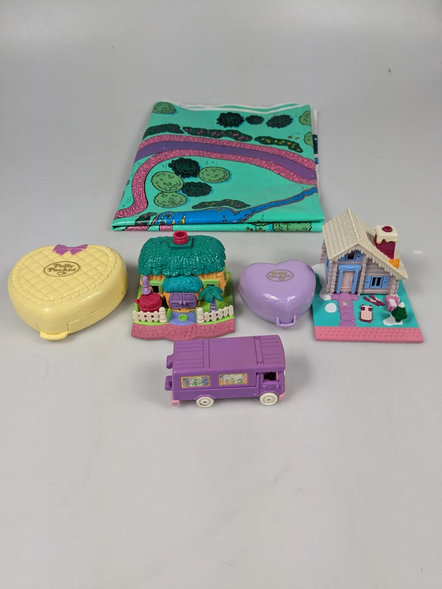 Polly Pocket Pollyville speelset met accessoires en speelmat - foto 2