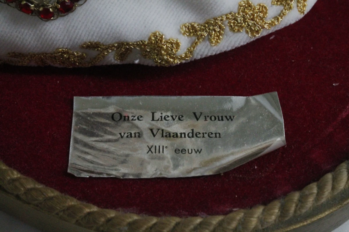 Antiek wassen stolpbeeld van Onze-Lieve-Vrouw van Vlaanderen - foto 7