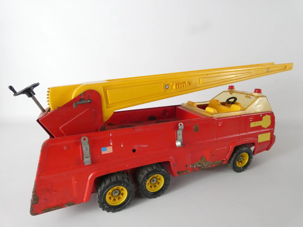 Set vintage Tonka speelgoed vrachtwagens en voertuigen - foto 2