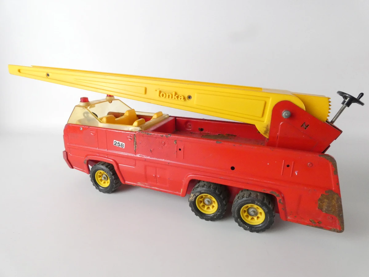Set vintage Tonka speelgoed vrachtwagens en voertuigen - foto 3