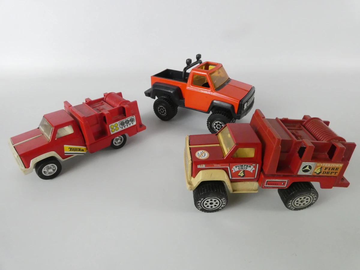 Set vintage Tonka speelgoed vrachtwagens en voertuigen - foto 11