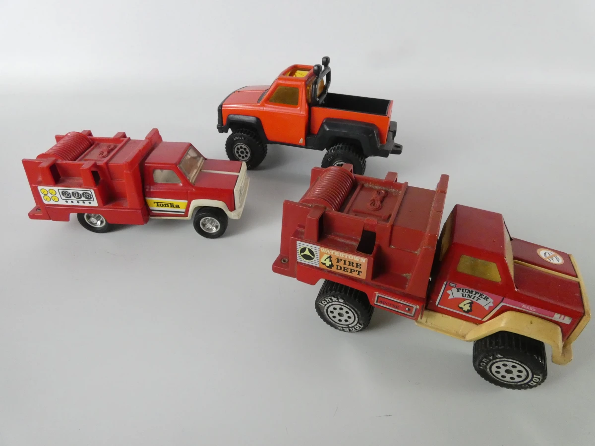 Set vintage Tonka speelgoed vrachtwagens en voertuigen - foto 12