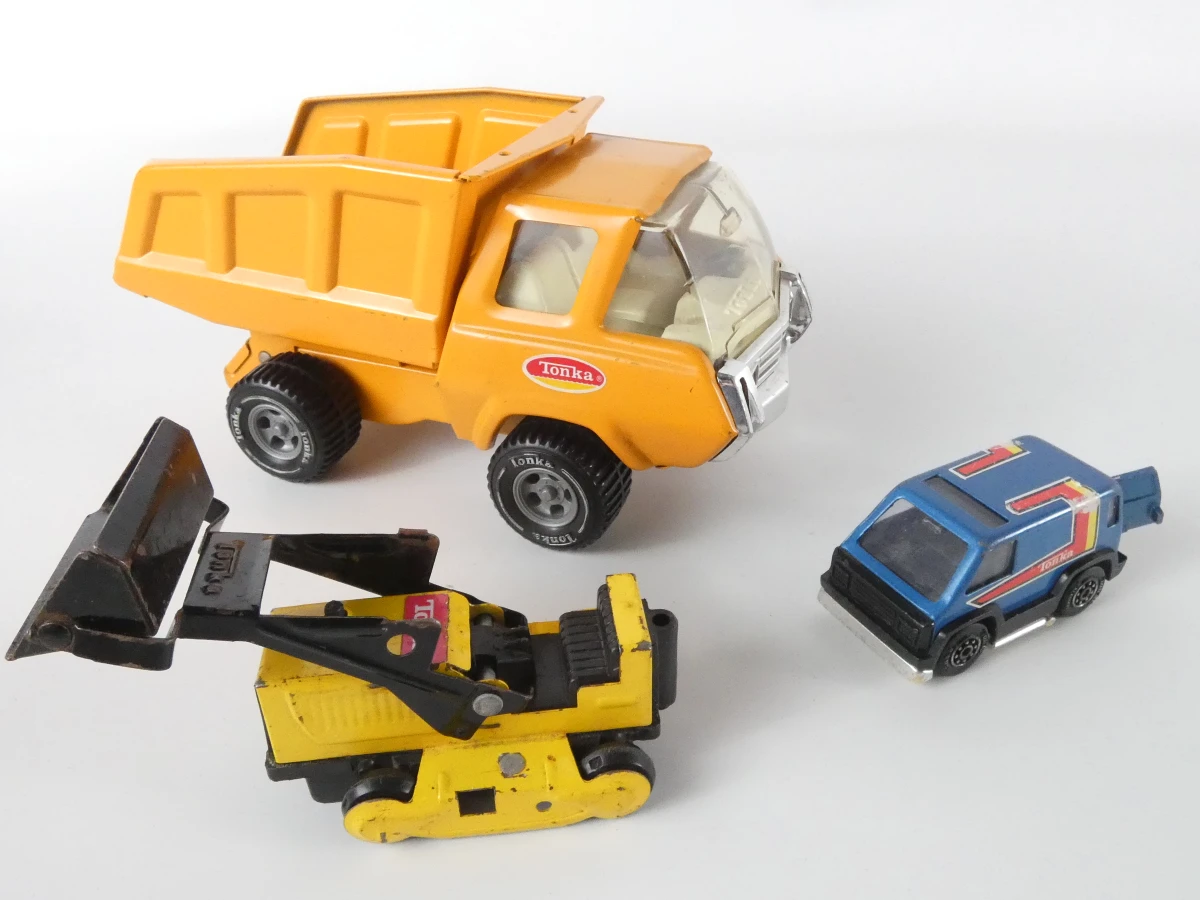 Set vintage Tonka speelgoed vrachtwagens en voertuigen - foto 18