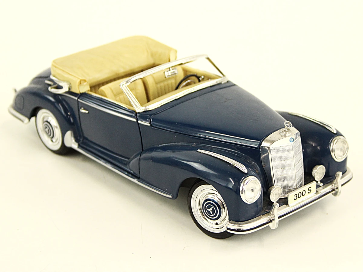Lot van 4 Mercedes-Benz modelauto’s - foto 8