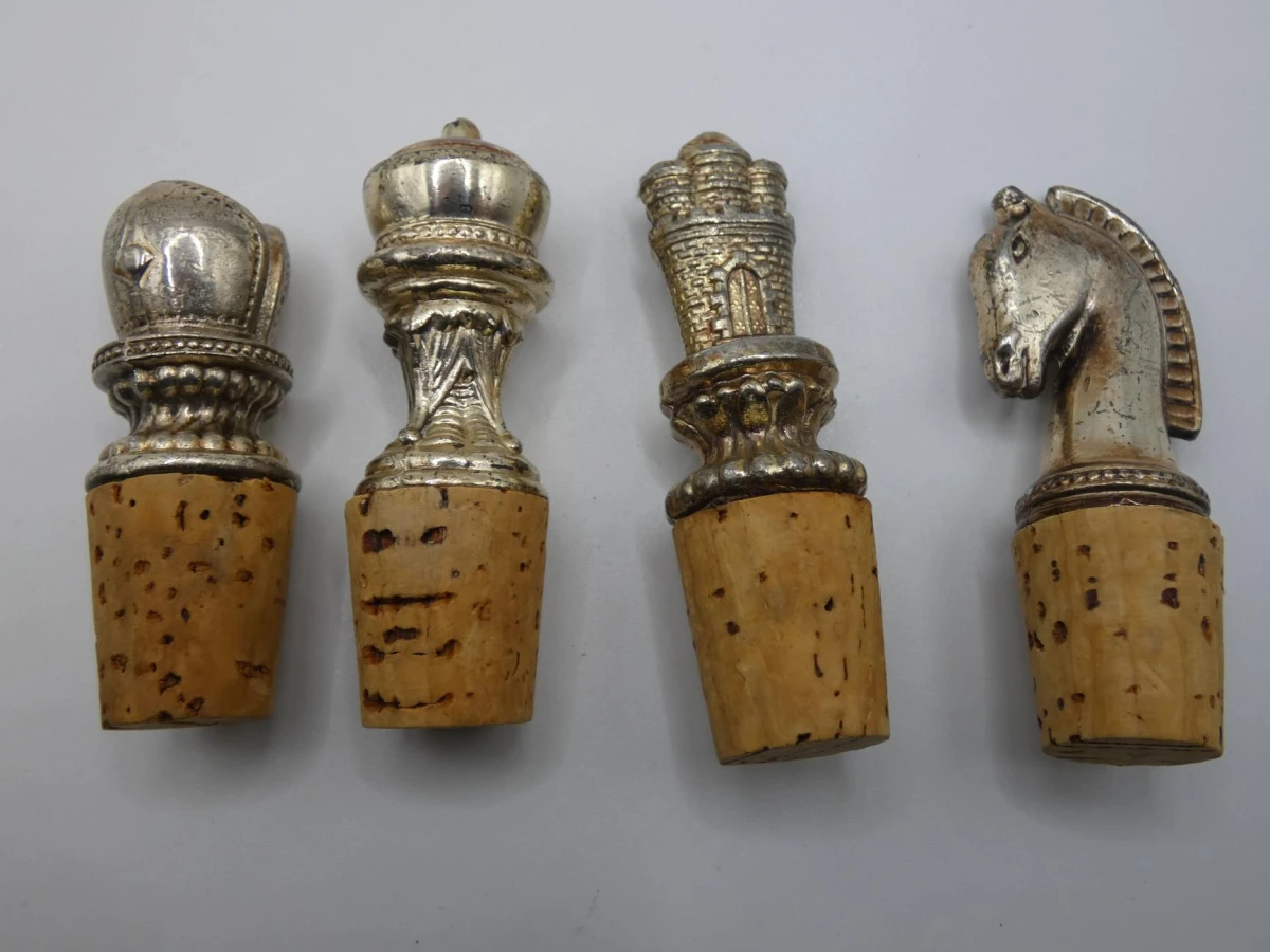 Set van vier vintage flesstoppen in de vorm van schaakstukken - foto 2