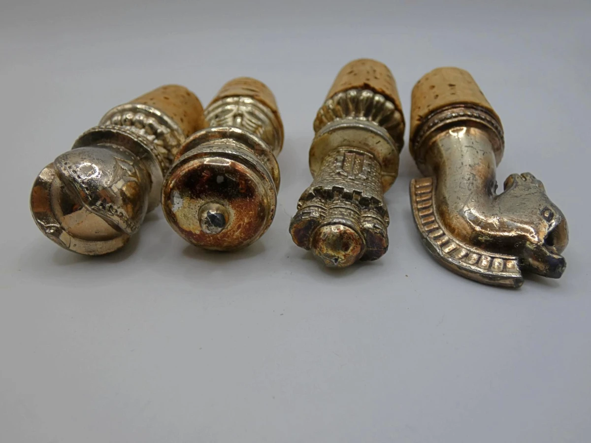 Set van vier vintage flesstoppen in de vorm van schaakstukken - foto 4