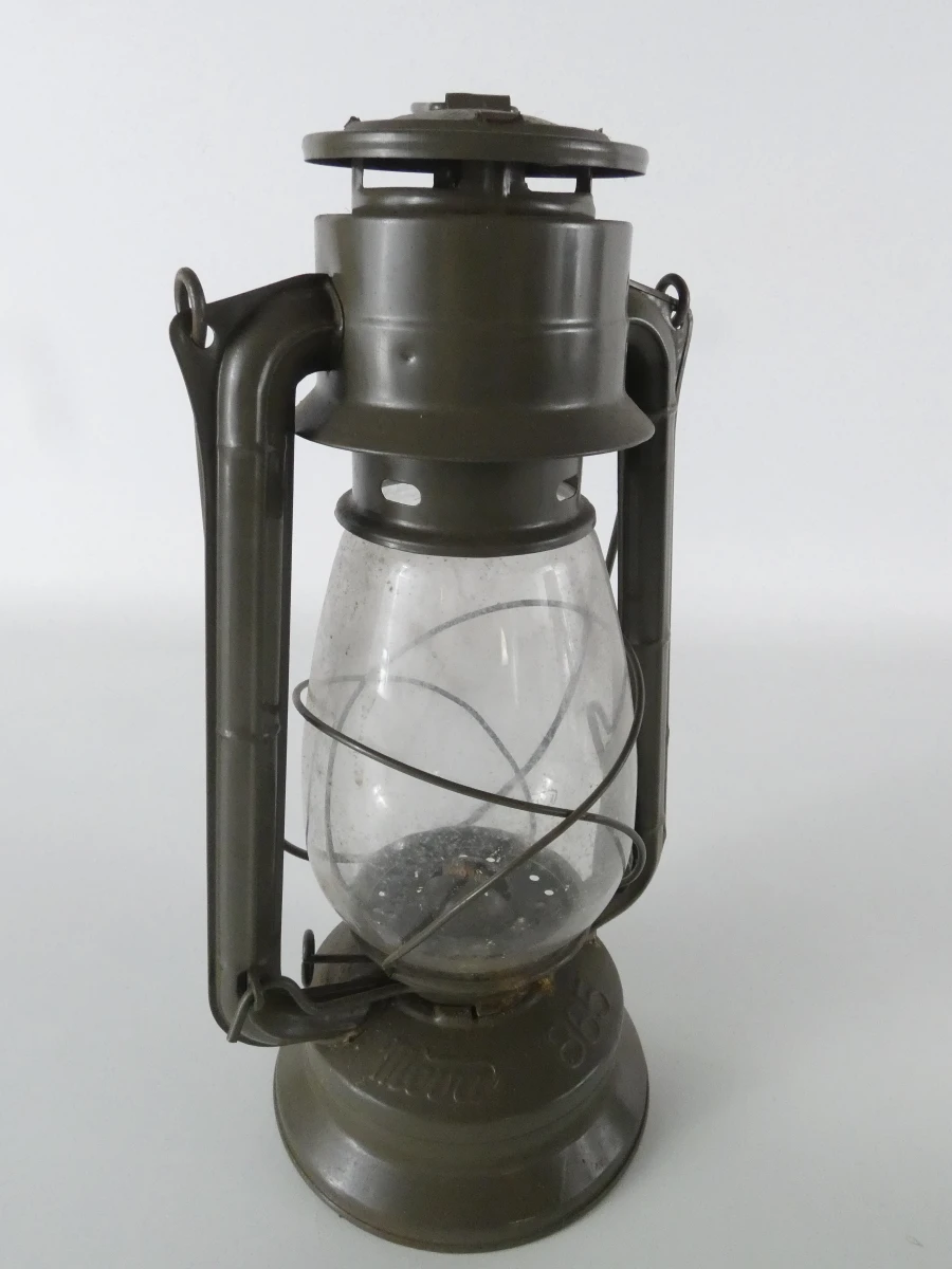 Set van 3 Vintage Lantaarns: 2x Meva 865 Stormlamp & 1x Messing Seinlamp / Carbidlamp - foto 2