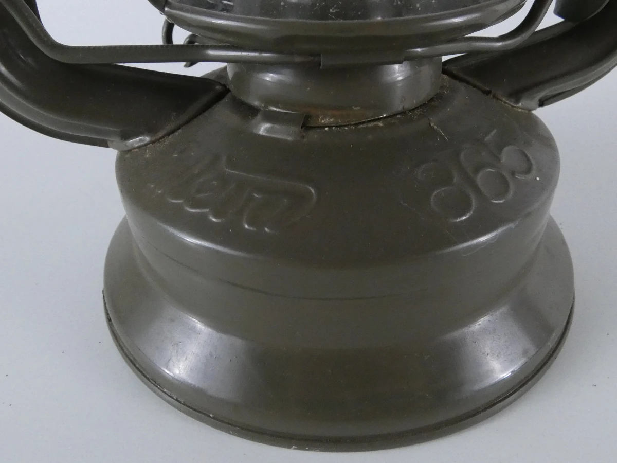Set van 3 Vintage Lantaarns: 2x Meva 865 Stormlamp & 1x Messing Seinlamp / Carbidlamp - foto 8