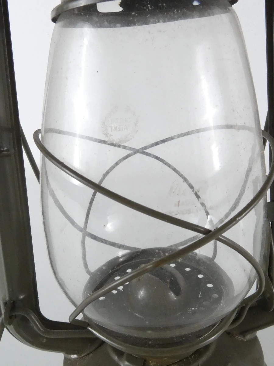 Set van 3 Vintage Lantaarns: 2x Meva 865 Stormlamp & 1x Messing Seinlamp / Carbidlamp - foto 9