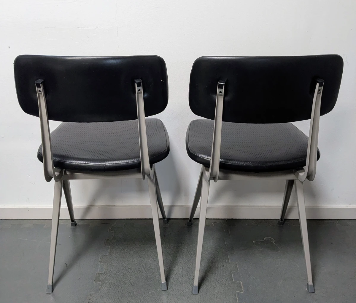 Set van 2 vintage Result-stoelen – Friso Kramer & Wim Rietveld voor Ahrend de Cirkel - foto 3