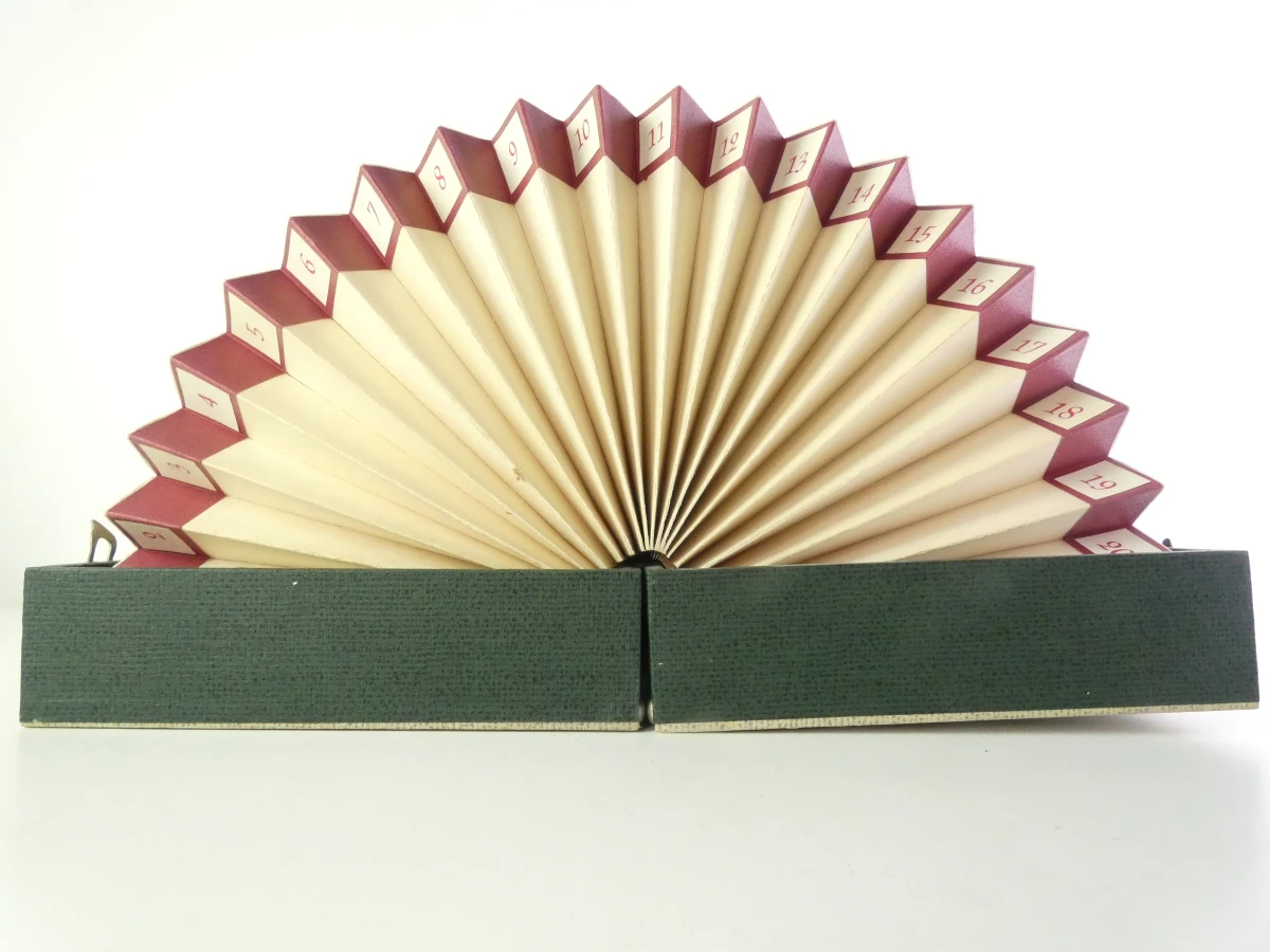 Vintage vinylopbergset met koffer, platenrekken en platenalbums - foto 12