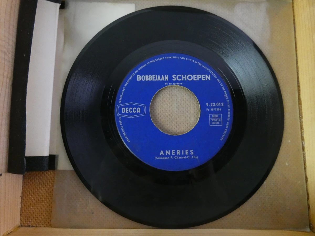 Vintage vinylopbergset met koffer, platenrekken en platenalbums - foto 13