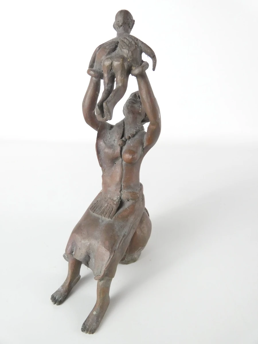 Bronzen tribaal beeld – Moeder met kind - foto 2