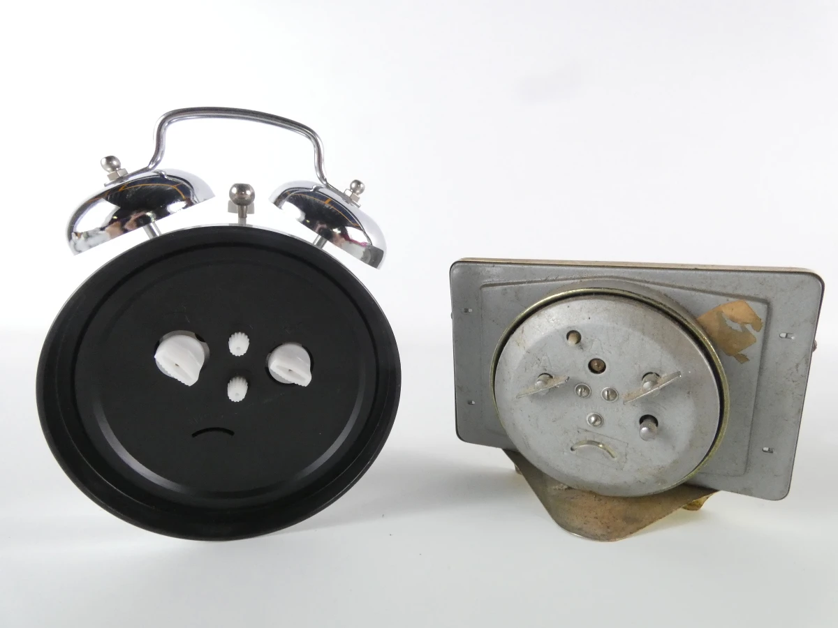 Partij van 14 vintage wekkerklokken + Philips wandklok - foto 6