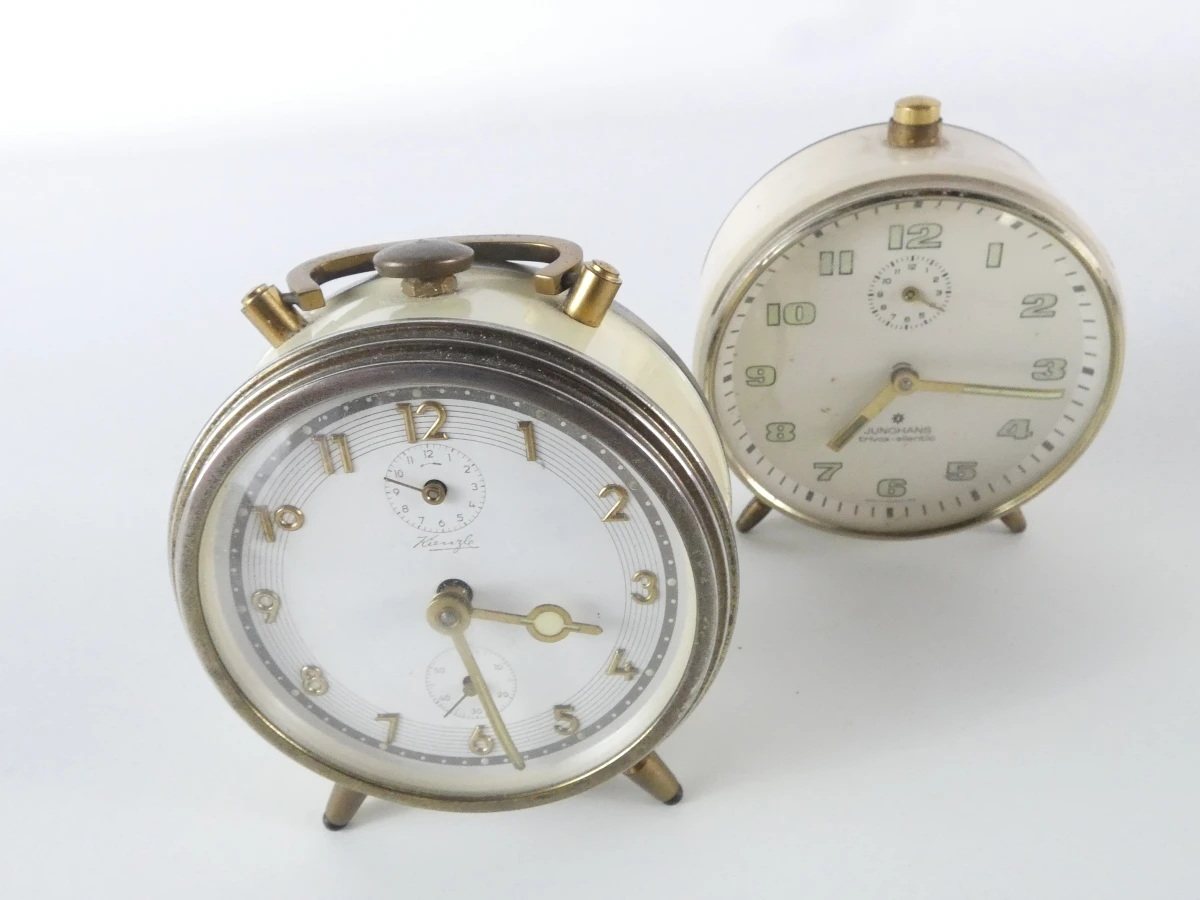 Partij van 14 vintage wekkerklokken + Philips wandklok - foto 7
