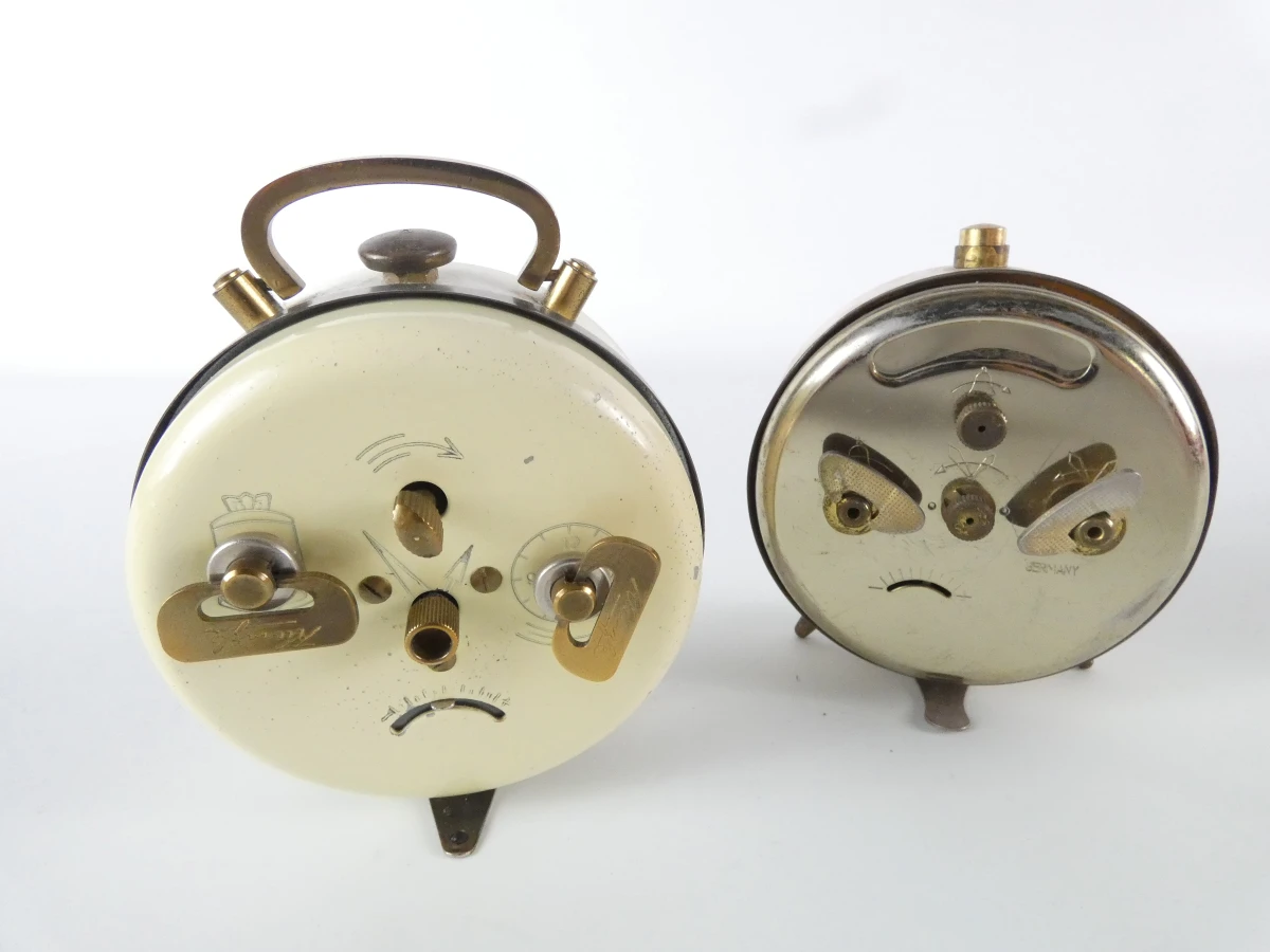 Partij van 14 vintage wekkerklokken + Philips wandklok - foto 8