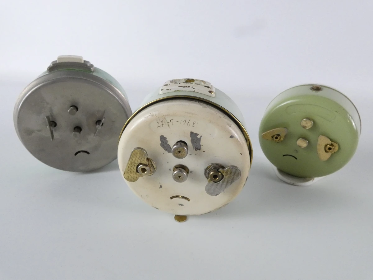 Partij van 14 vintage wekkerklokken + Philips wandklok - foto 10