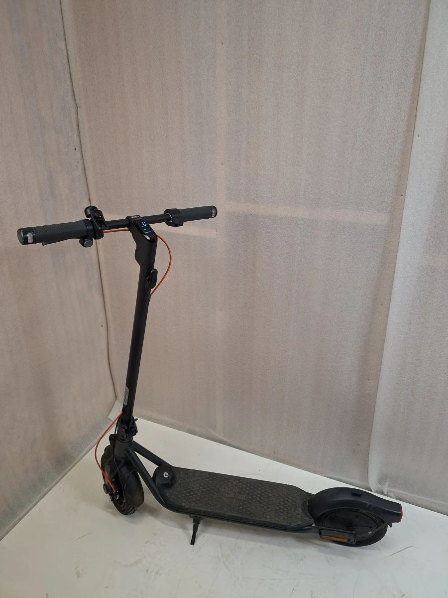 Krachtige Segway Ninebot KickScooter F2 Plus E (Model 2024) – In Nette Staat! - foto 2