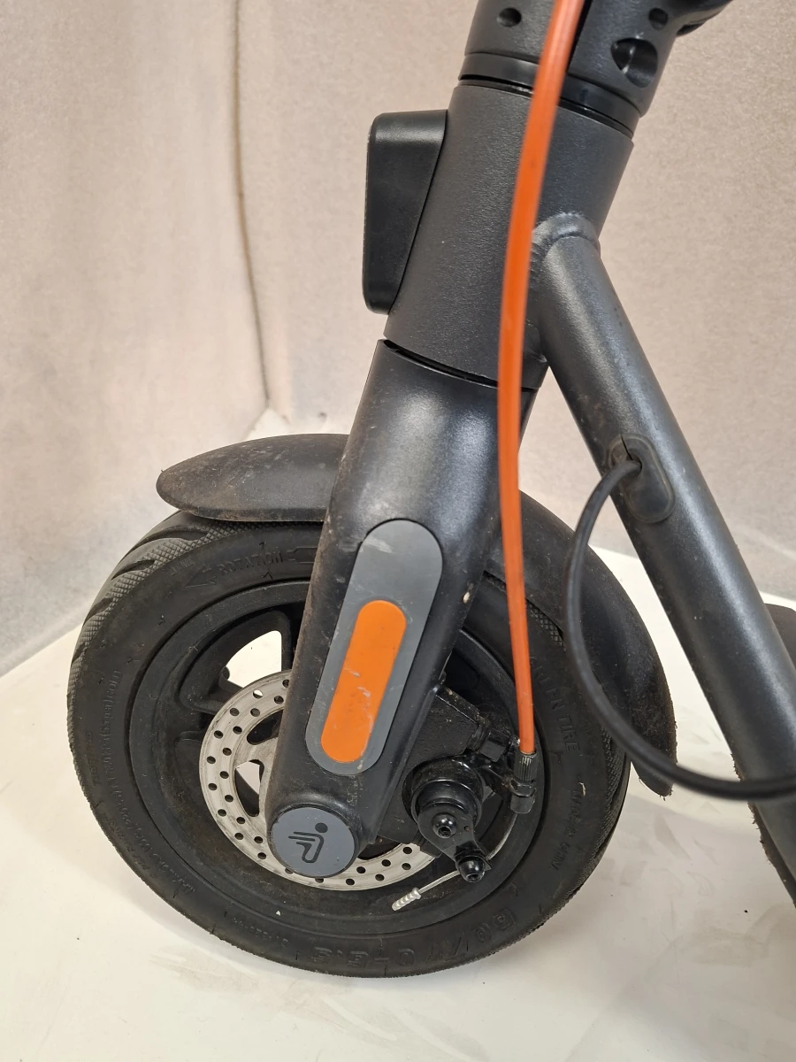 Krachtige Segway Ninebot KickScooter F2 Plus E (Model 2024) – In Nette Staat! - foto 4