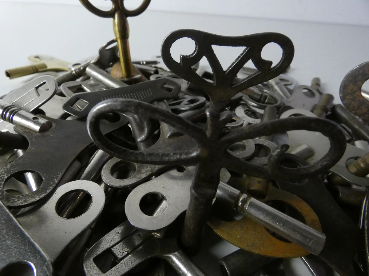 Grote partij mechanische opwindsleutels (Klokken & Speelgoed) - foto 3