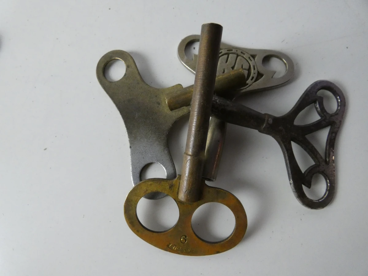 Grote partij mechanische opwindsleutels (Klokken & Speelgoed) - foto 5