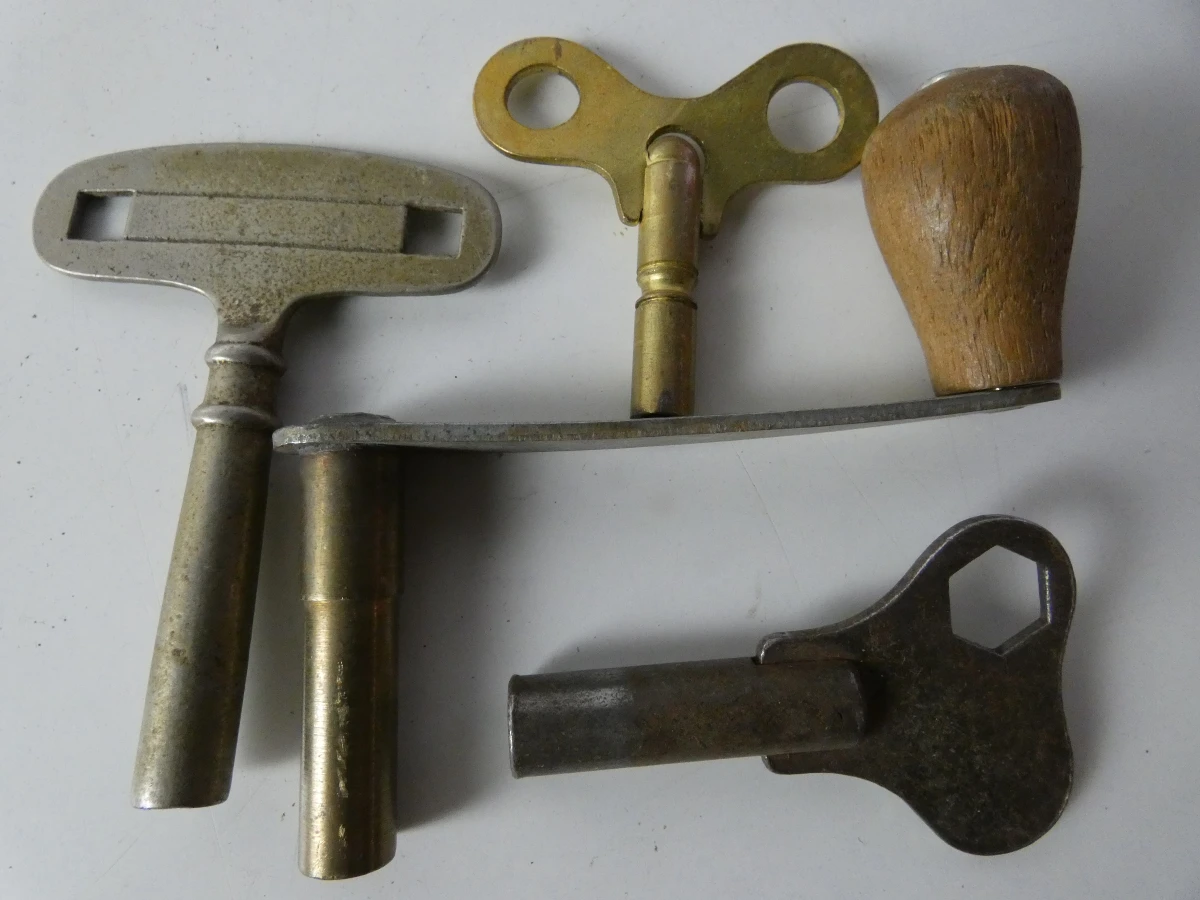 Grote partij mechanische opwindsleutels (Klokken & Speelgoed) - foto 7