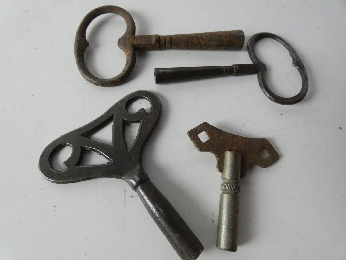 Grote partij mechanische opwindsleutels (Klokken & Speelgoed) - foto 8