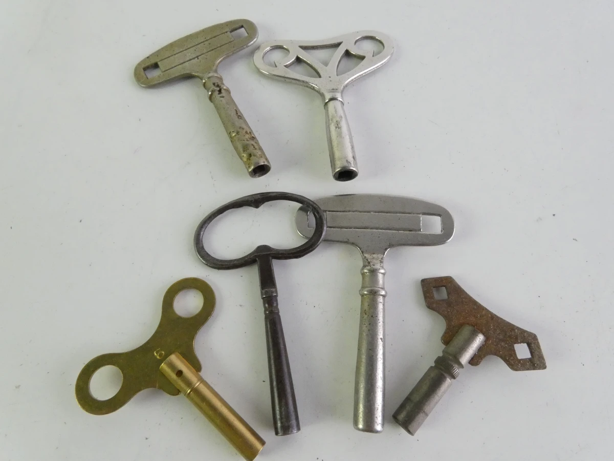 Grote partij mechanische opwindsleutels (Klokken & Speelgoed) - foto 14