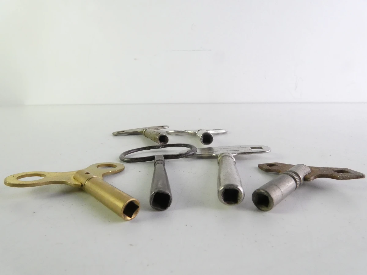 Grote partij mechanische opwindsleutels (Klokken & Speelgoed) - foto 15