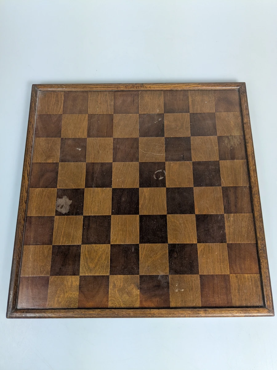 Schaakspel met houten schaakbord en metalen schaakstukken. - foto 5