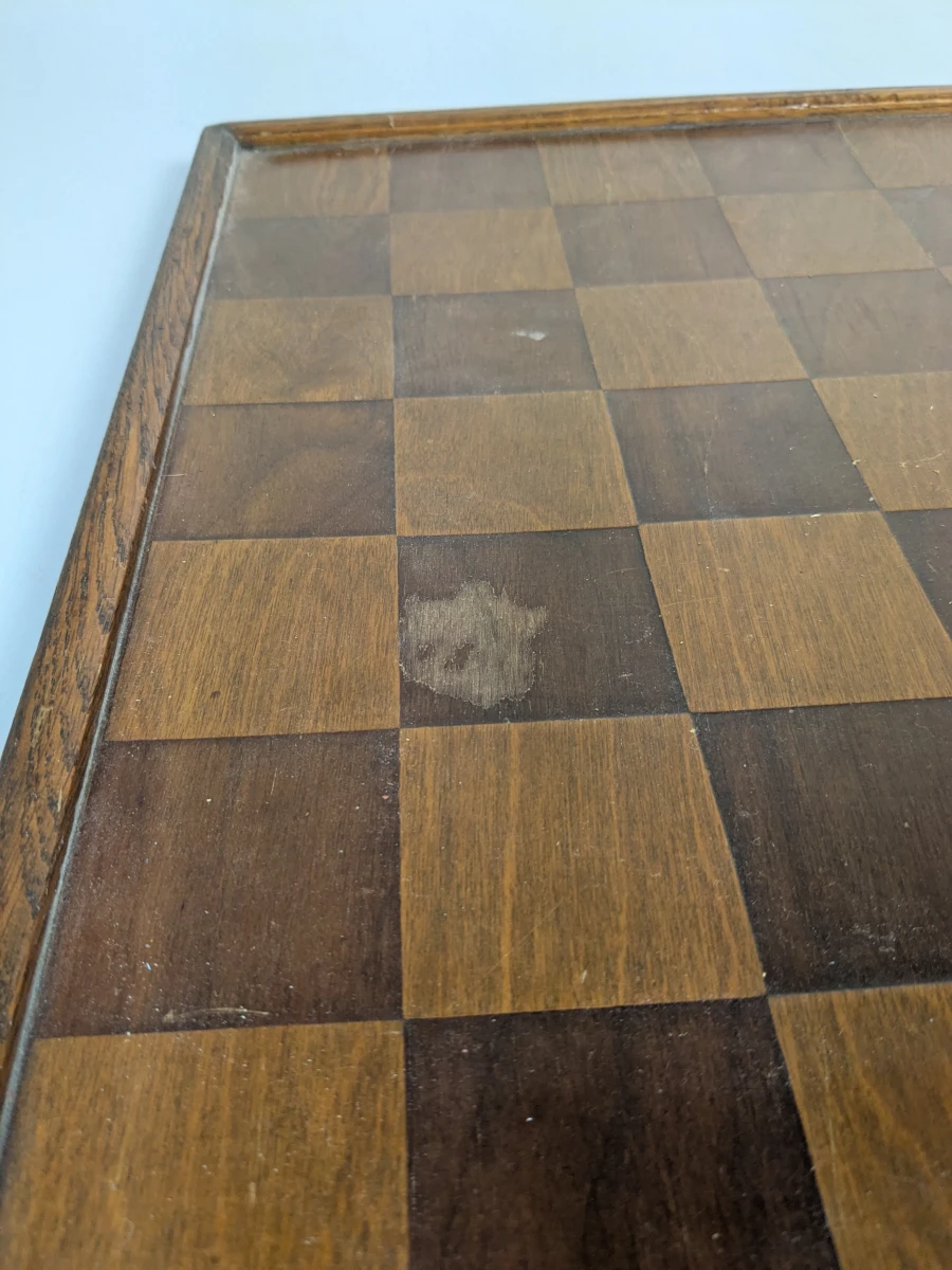 Schaakspel met houten schaakbord en metalen schaakstukken. - foto 10