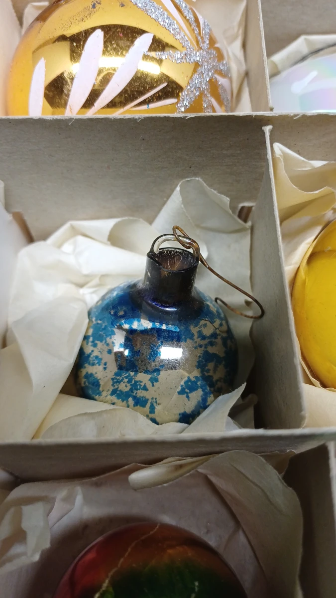 Set vintage glazen kerstballen en piek in originele dozen - foto 3