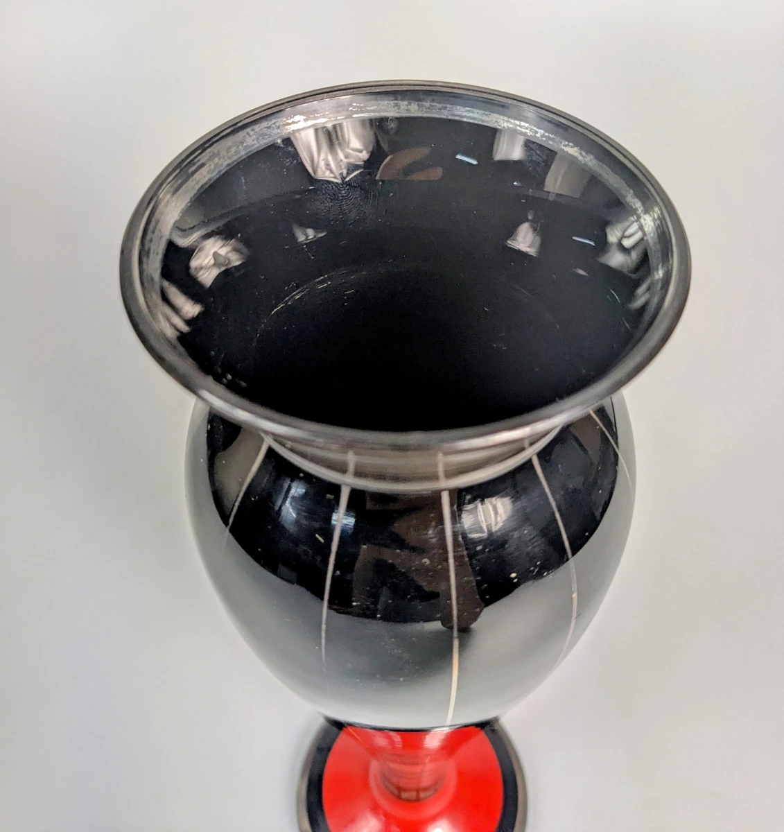 Art Deco glazen vaas gesigneerd HEM – Michel Herman – zwart, rood en zilver - foto 2