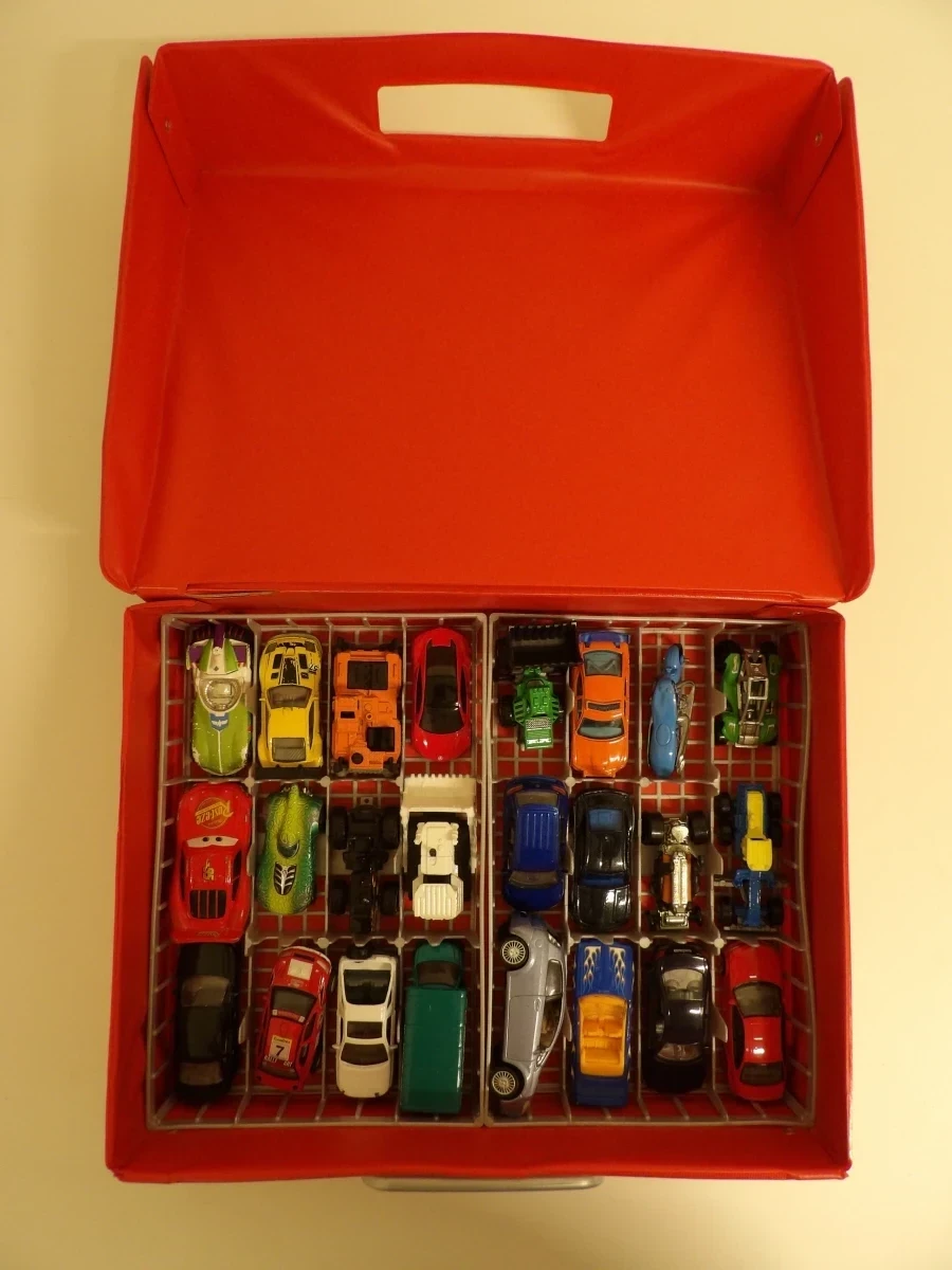 Verzameling speelgoedauto's in Hot Wheels koffer (1) - foto 2